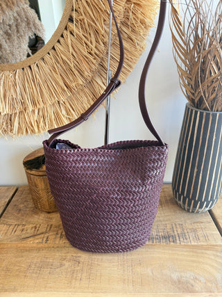 Bolso artesanal de piel trenzada