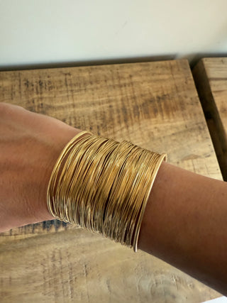 Brazalete dorado infinity
