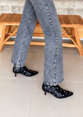 Botines Negros de Punta Fina con Tachuelas