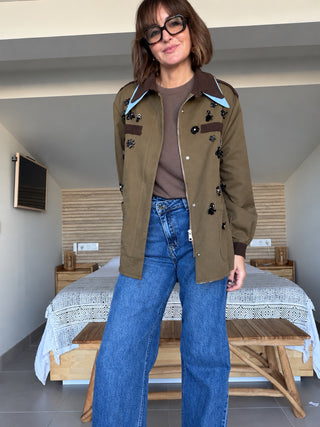 Chaqueta oversize con aplicaciones decorativas caqui tostado