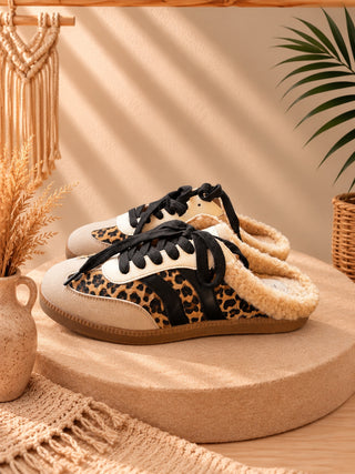 Zapatillas destalonadas animal print con borreguito, fotografía 3
