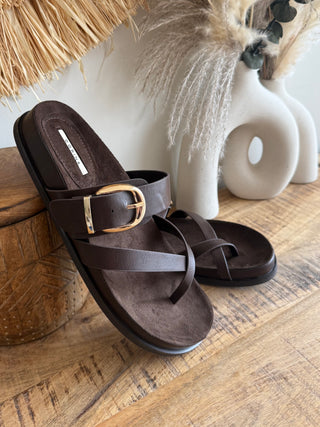 🖤 Sandalia hebilla dorada efecto piel