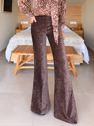 Pantalón de antelina acampanado