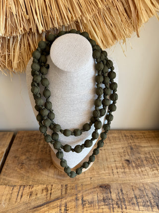 Collar Bolas Tela