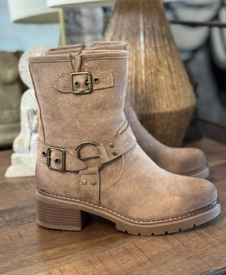 Botas efecto ante hebillas beige