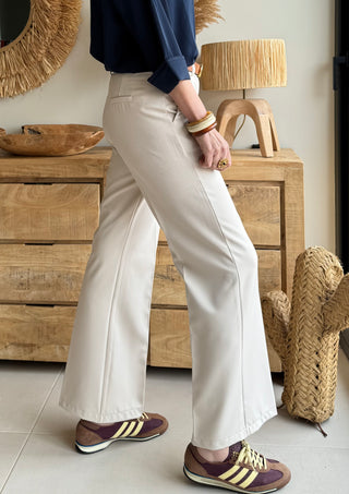 Pantalón recto beige essential