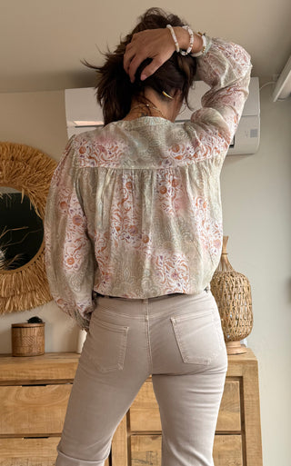 Blusa Paisley Fluida