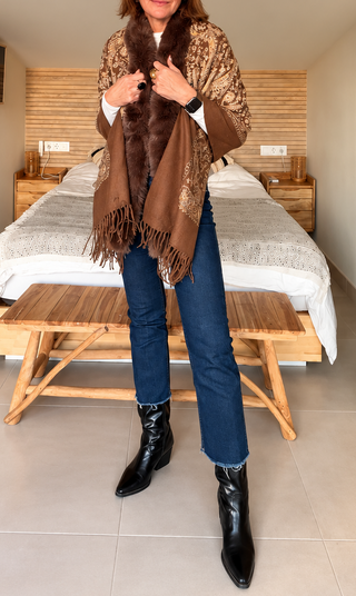 Poncho Paisley con Cuello de Pelo
