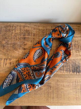 Pañuelo efecto Seda Étnico 68x68 cm