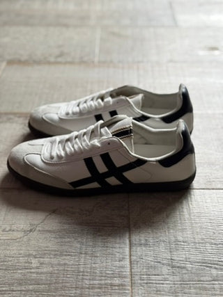 SNEAKERS BASICAS BLACK AND WHITE