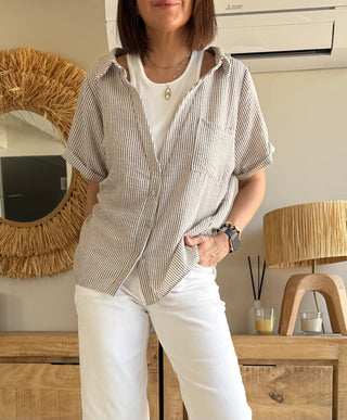 Camisa rayas con camiseta café