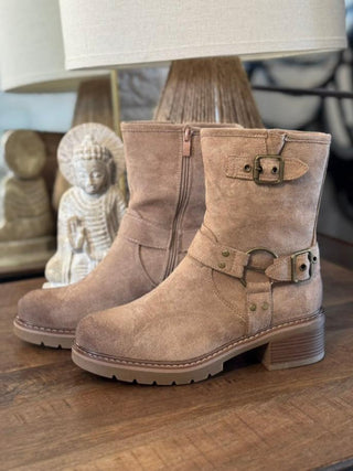 Botas efecto ante hebillas beige