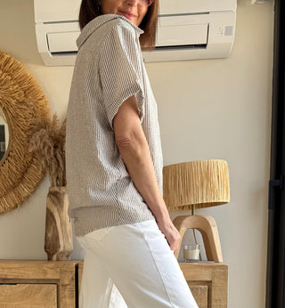 Camisa rayas con camiseta café