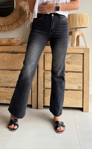 Jean flare con tachuelas elástico