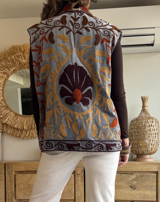 🧵 Chaleco de terciopelo bordado artesanal