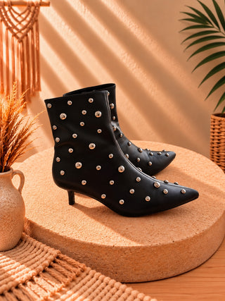 Botines Negros de Punta Fina con Tachuelas