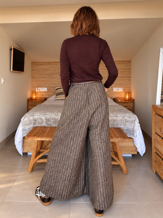 Pantalón palazzo con cinturón