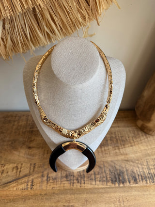Collar Media Luna Acero Dorado