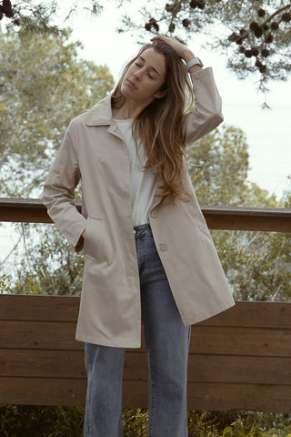 Gabardina minimal beige