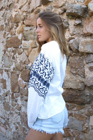 Blusa flores bordadas