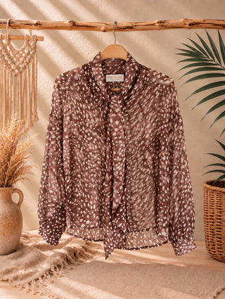 Blusa Bambi estampada marrón y crudo con lazada