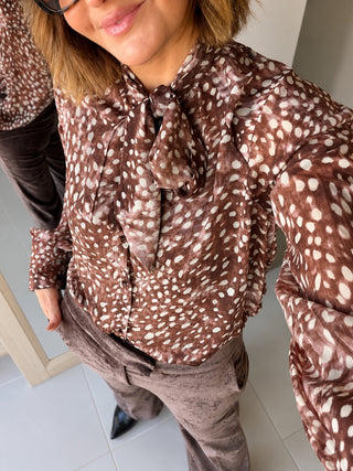 Blusa Bambi estampada marrón y crudo con lazada