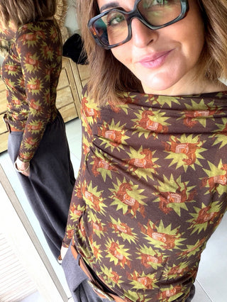 Camiseta cashmere estampada chocolate-detalle