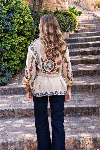 Chaqueta Kimono Bordada Crudo por detrás