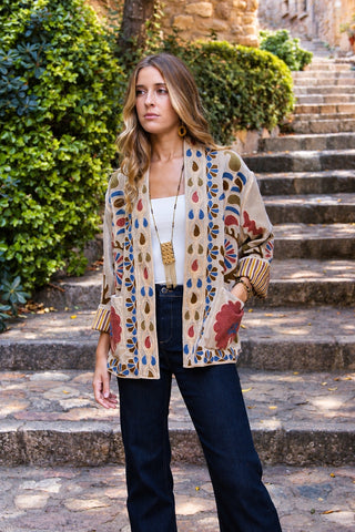 Chaqueta Kimono Bordada Crudo de frente