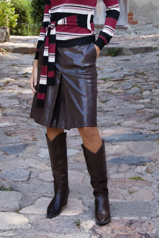 Falda midi efecto piel chocolate - frontal